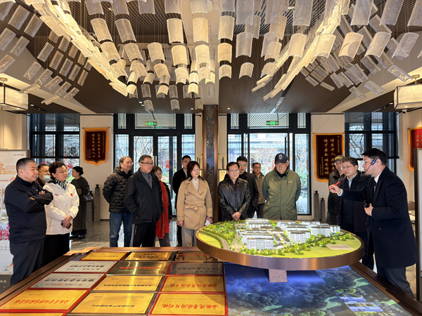 安徽省健康文化旅游產(chǎn)業(yè)促進(jìn)會(huì)領(lǐng)導(dǎo)一行赴濱湖雅園調(diào)研考察