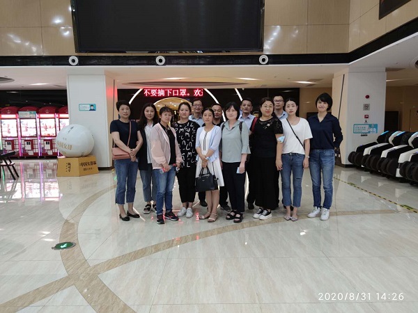 安徽鹽業(yè)地產(chǎn)集團(tuán)公司機(jī)關(guān)第一、第二黨支部組織觀看愛國主義題材影片《八佰》