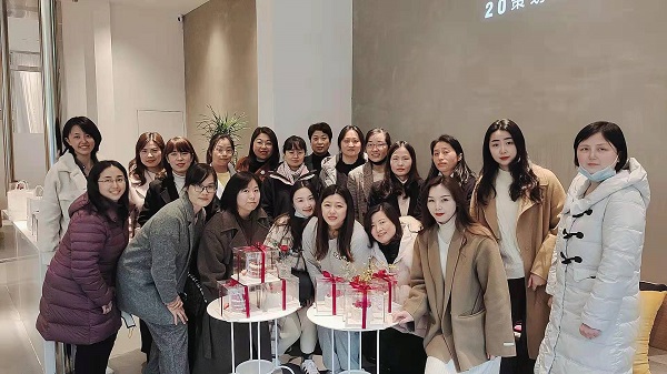 巧手做烘焙，甜蜜好時光——地產(chǎn)集團工會舉辦婦女節(jié)主題烘焙活動